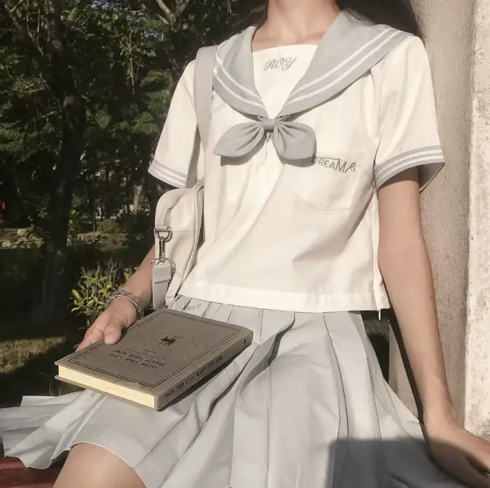 公主绝色影卫日日以下犯上和离后公主她被迫饲养反派影卫